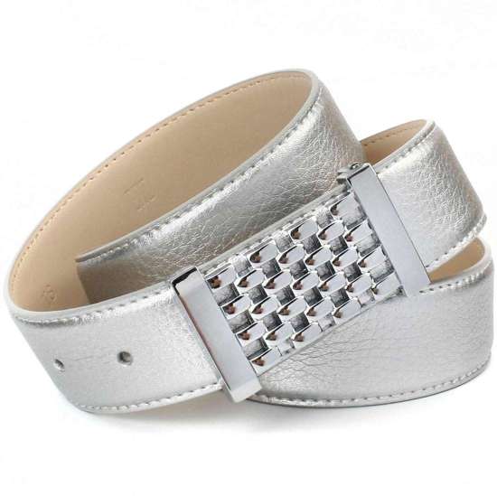 Кожаный ремень с декоративной сетчатой застежкой.