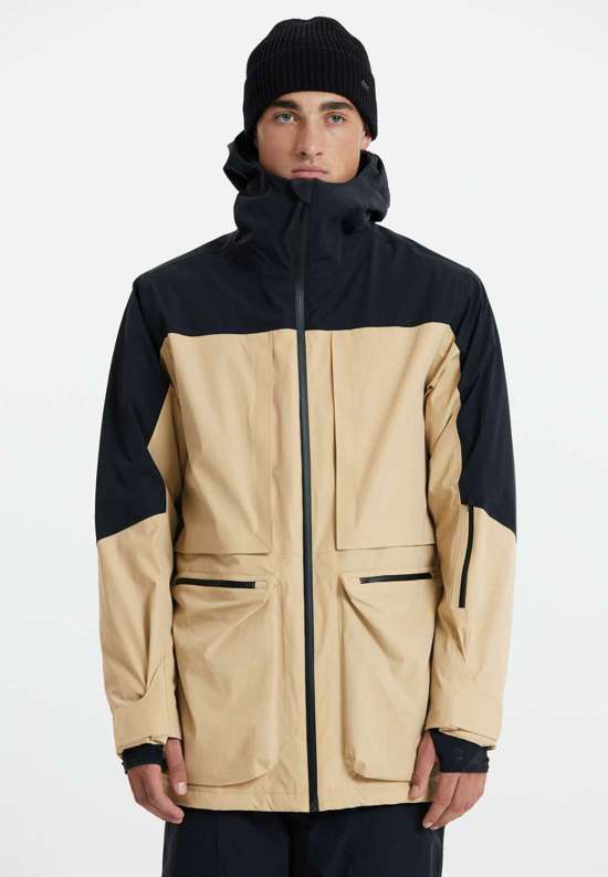 Лыжная куртка с водоотталкивающими свойствами. Straja