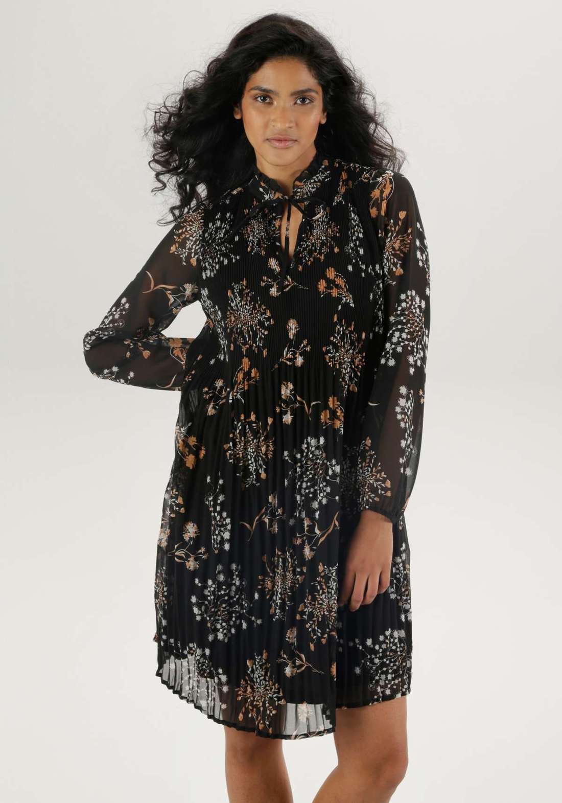 Плиссированное платье с рюшами