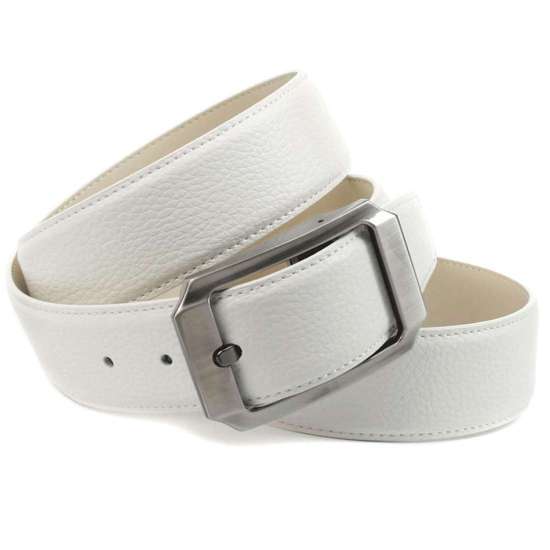 Кожаный ремень с пряжкой черного цвета