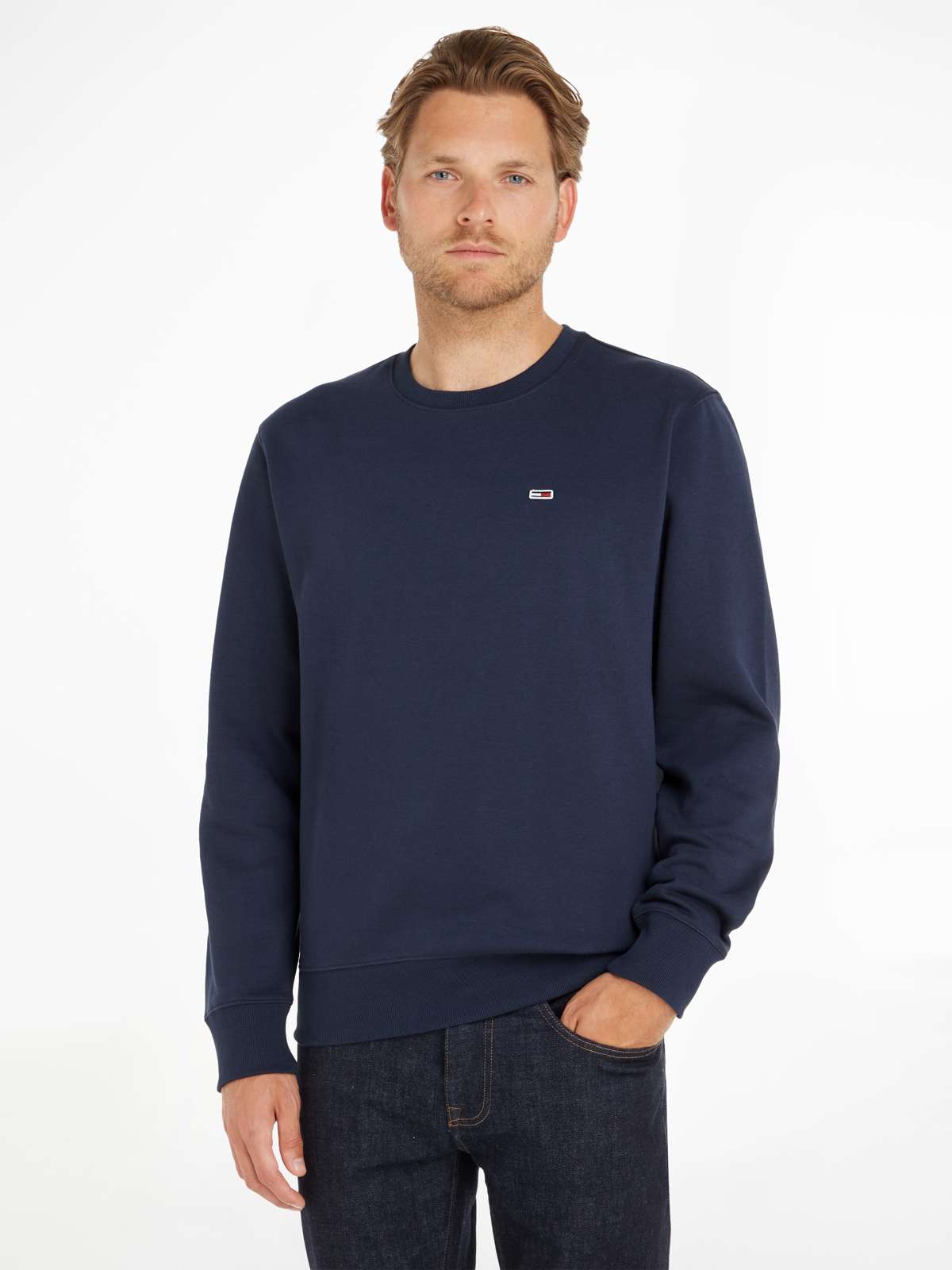 Толстовка с логотипом бренда на груди. TJM REGULAR FLEECE C NECK