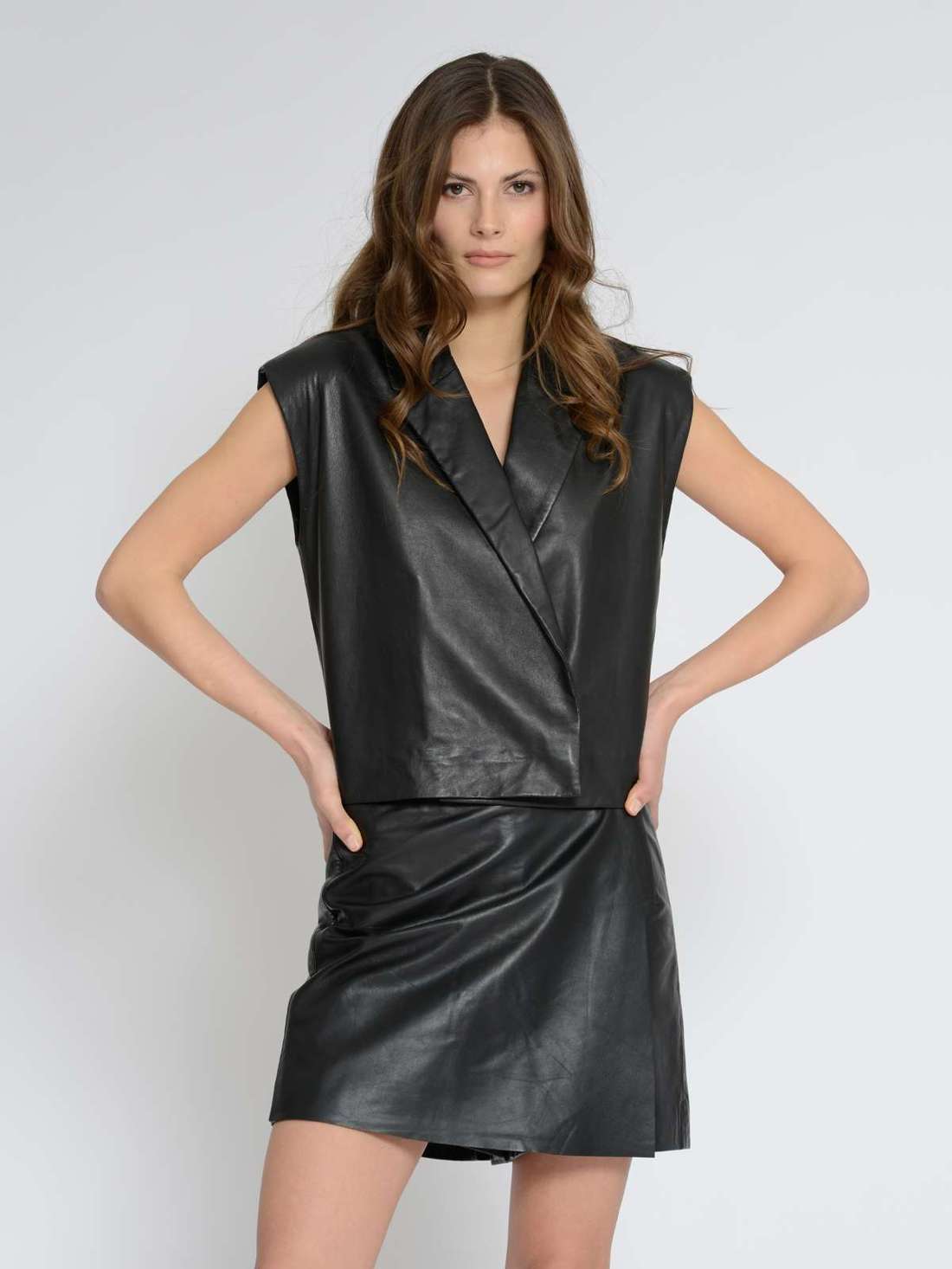 Кожаная куртка 42021228