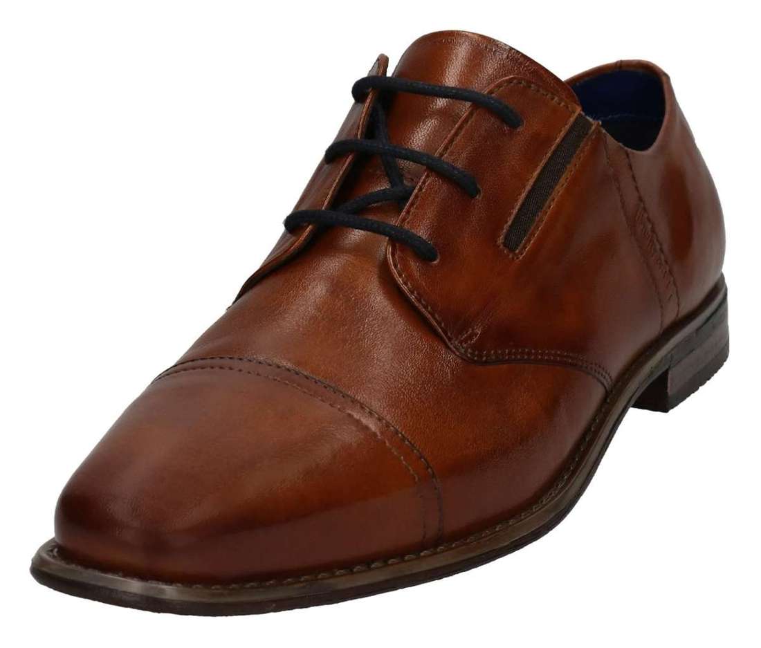 Туфли на шнуровке классического дизайна.