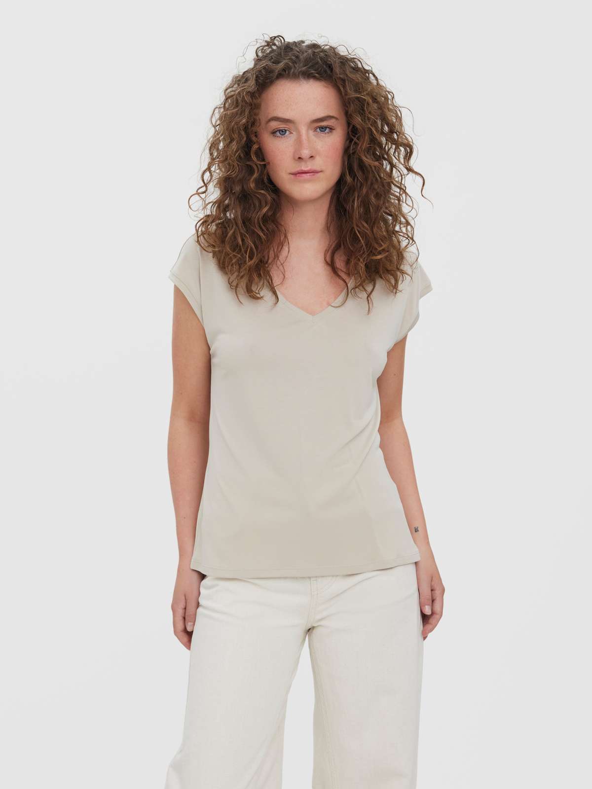 V-образная рубашка VMFILLI SS V-NECK TEE GA NOOS