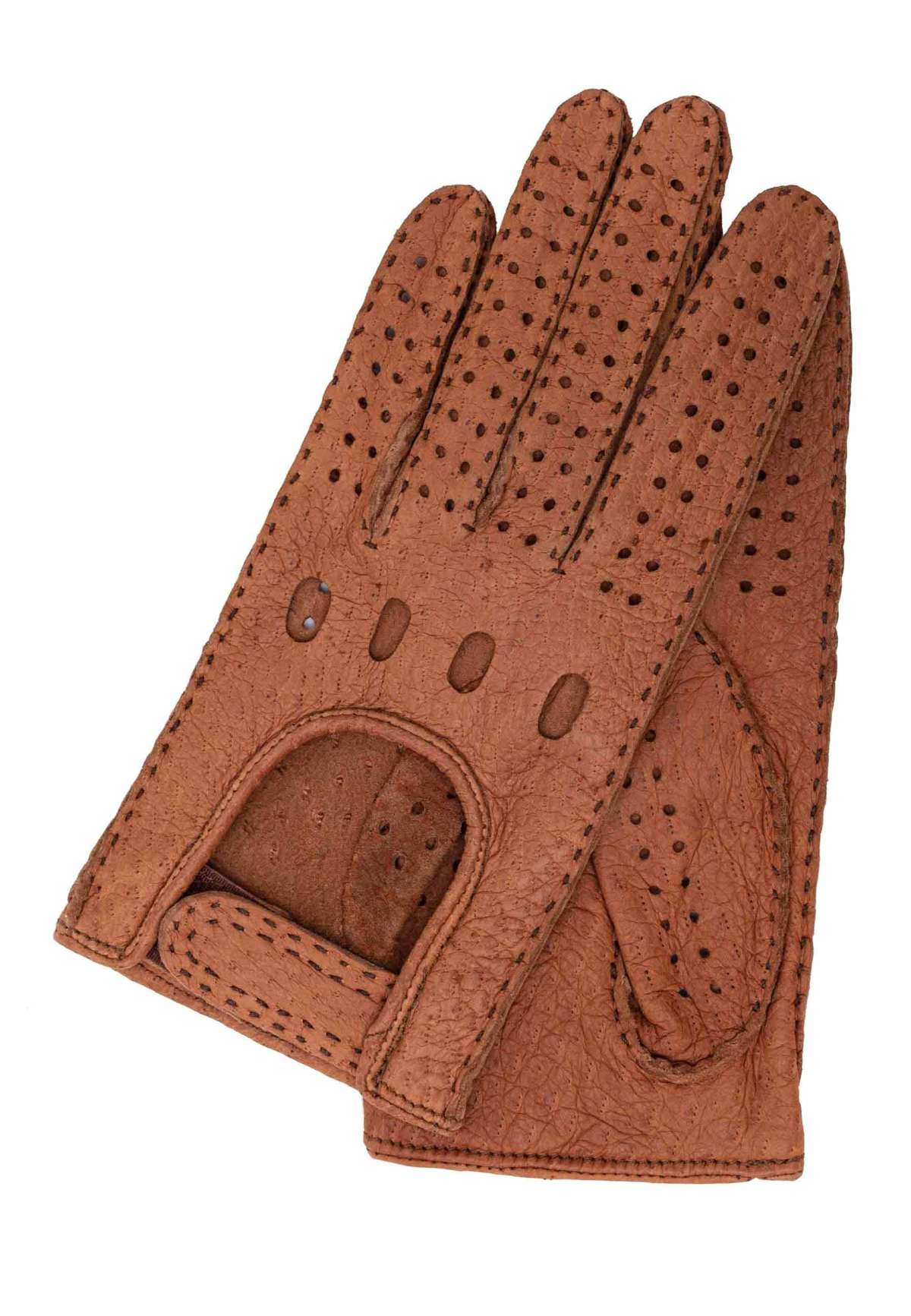 Кожаные перчатки в классическом дизайне автомобильных перчаток.