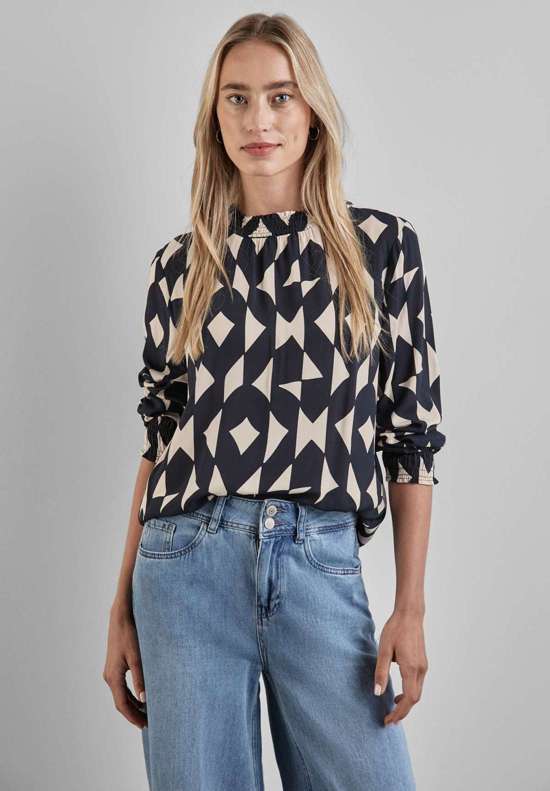 Блузка с длинными рукавами