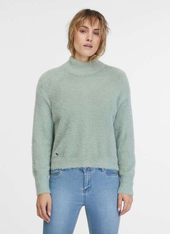 Свитер с воротником-стойкой YESSIE