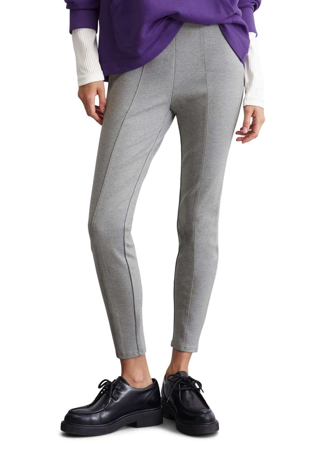 Чинос aus kompaktem Interlock