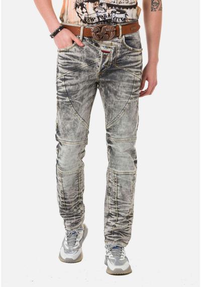 Прямые джинсы с широкими декоративными швами.