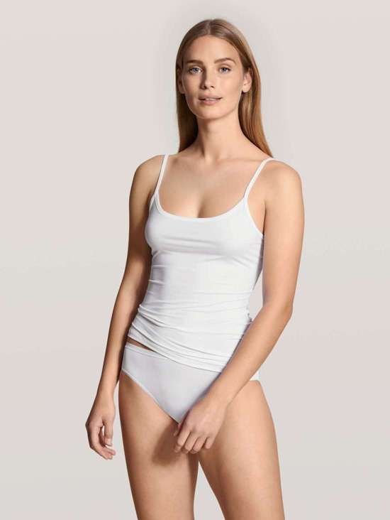 Майка с регулируемыми бретелями для оптимальной посадки.