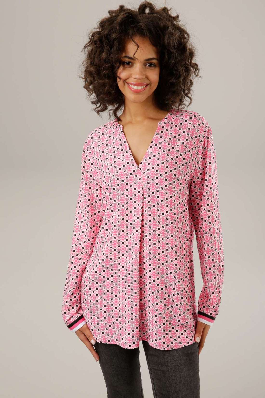 Блузка-слип в гармоничных цветах.