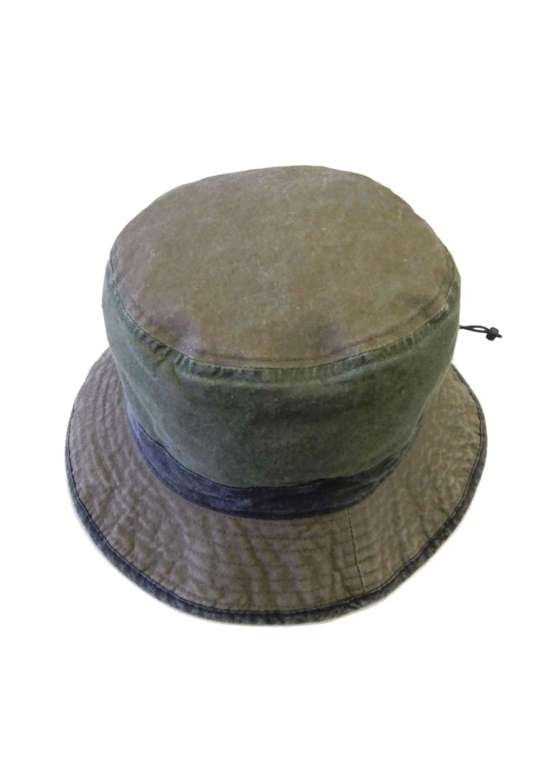 Рыбацкая шапка потертого вида.