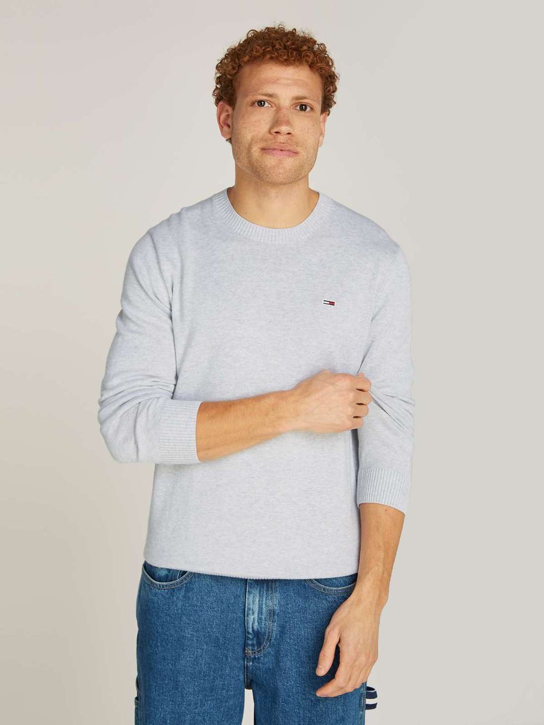 Свитер с круглым вырезом и нашивкой-флажком TJM SLIM ESSENTIAL LIGHT SWEATER