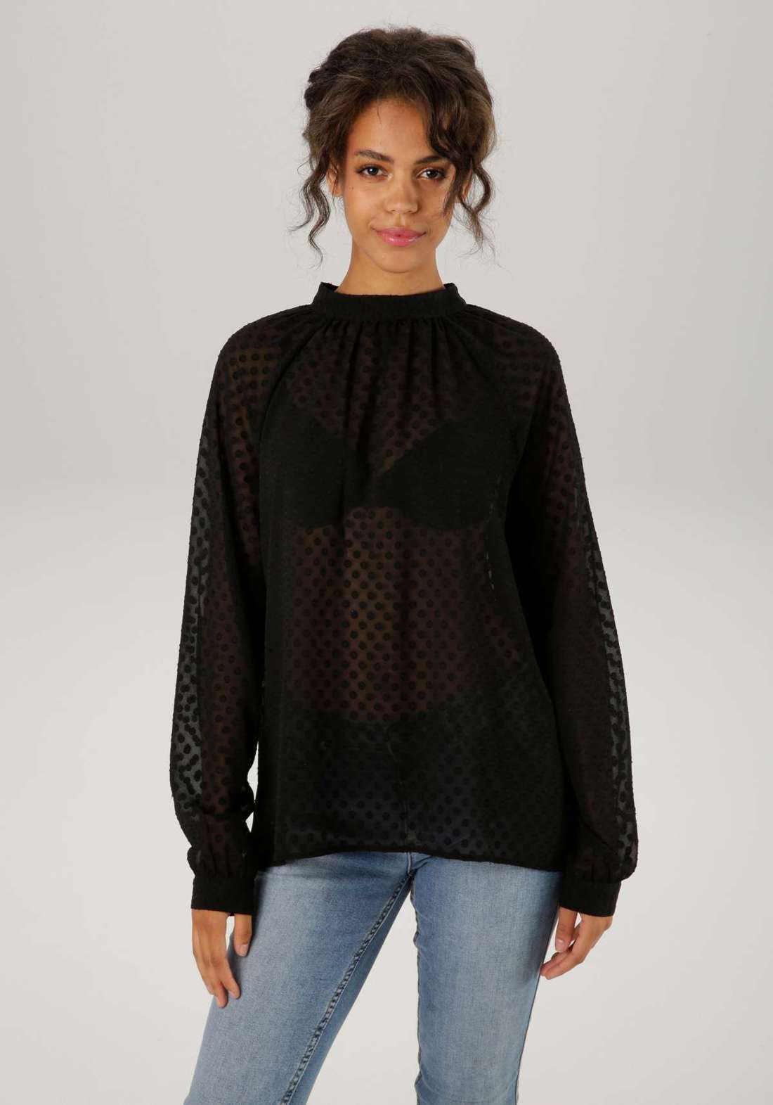 Блузка с длинными рукавами в вязаный горошек