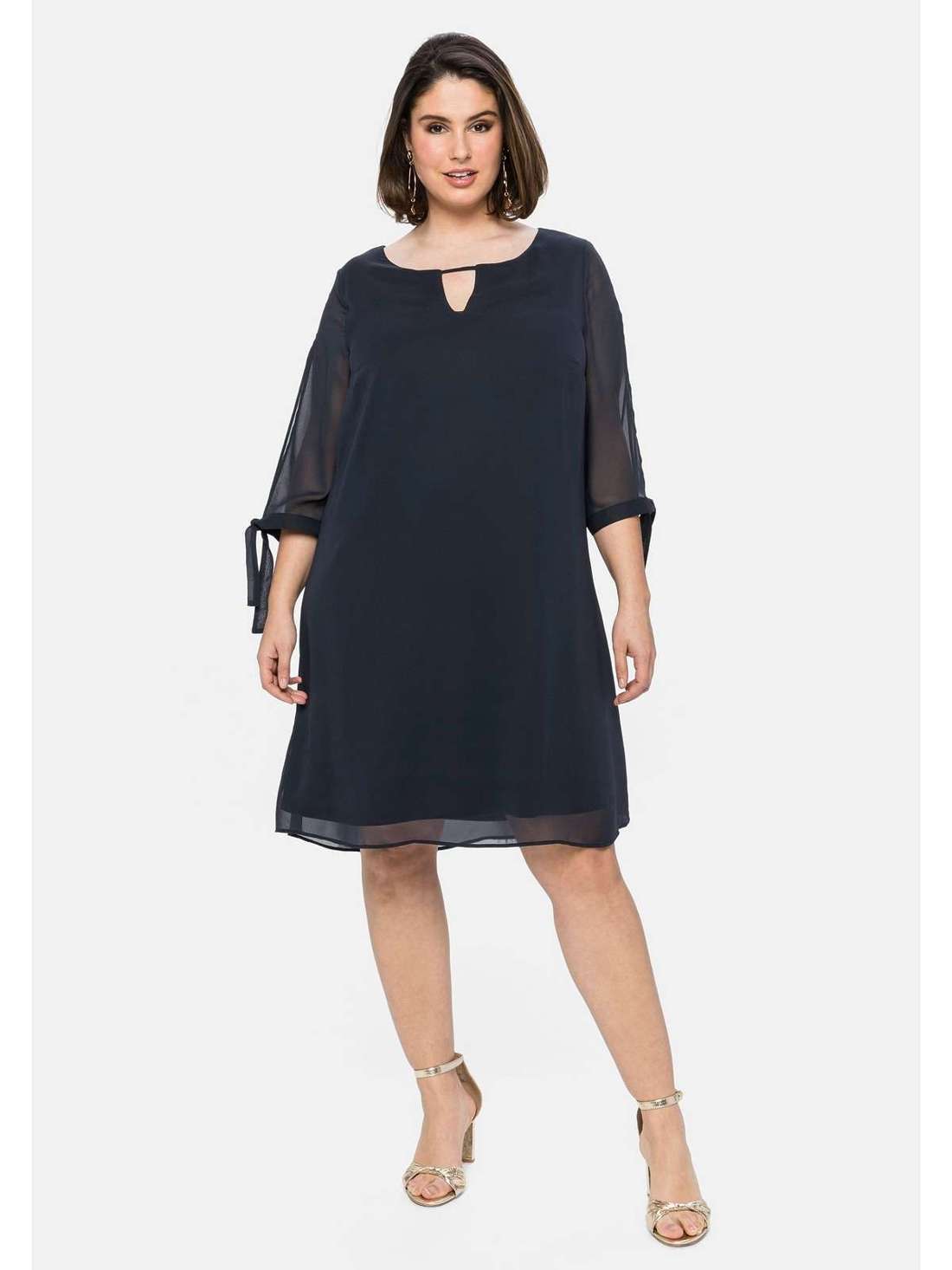 Многослойное шифоновое платье с разрезными рукавами Große Größen