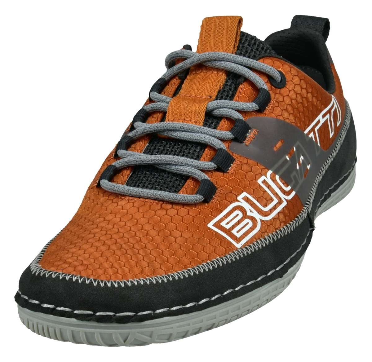 Кроссовки с характерной надписью логотипа, повседневная обувь, полуботинки, туфли на шнуровке.