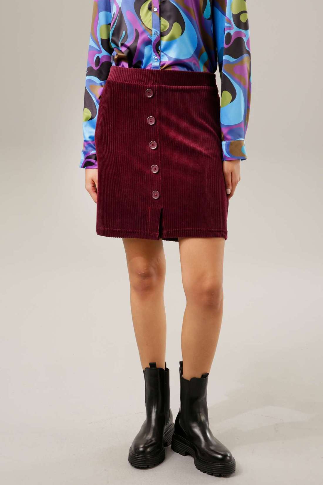 Мини-юбка с декоративной планкой на пуговицах