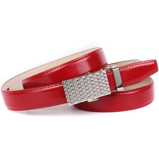 Кожаный ремень с автоматической застежкой серебристого цвета и изящным плетеным узором.