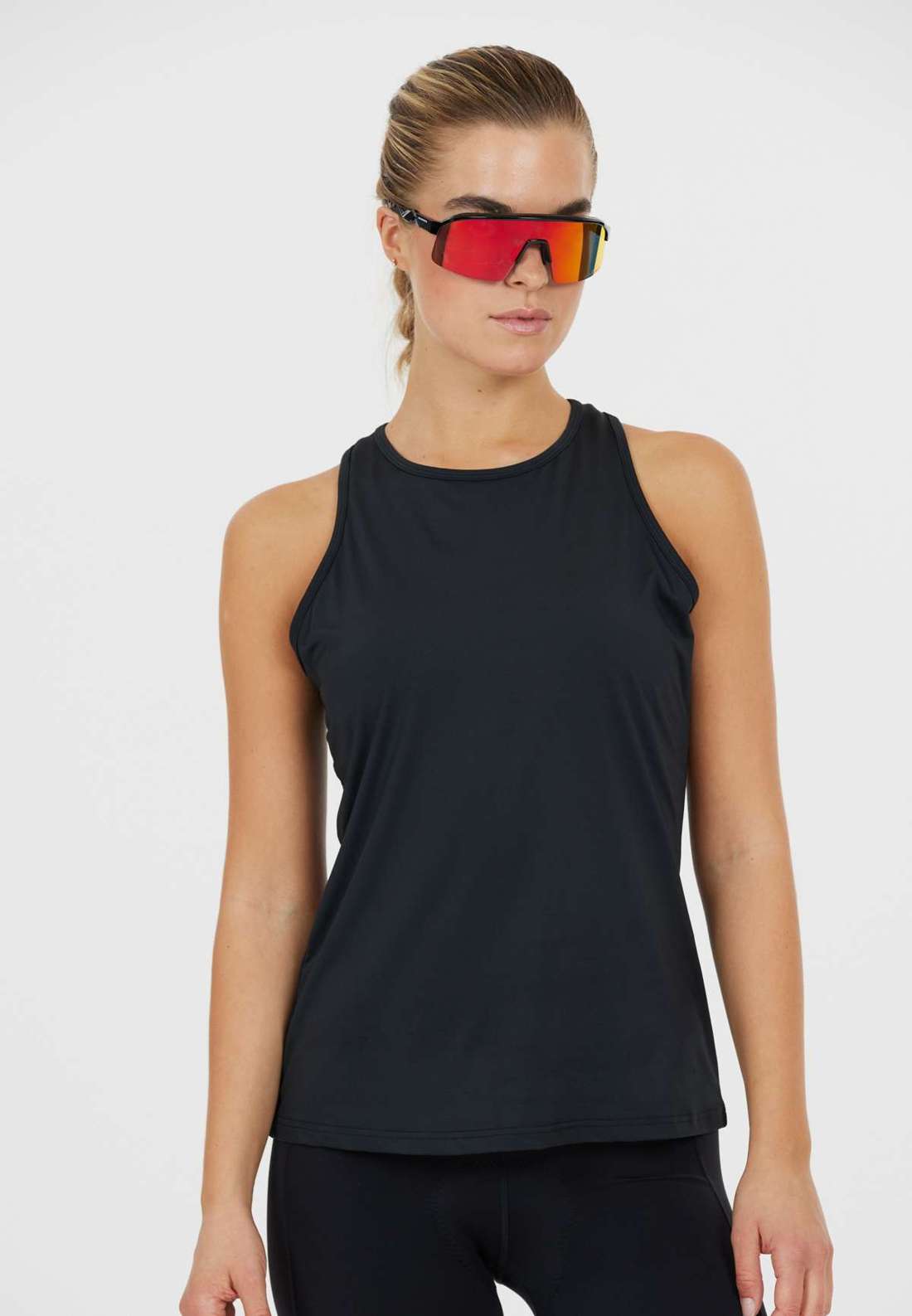 Функциональный топ с модным дизайном и функциями комфорта. LAB