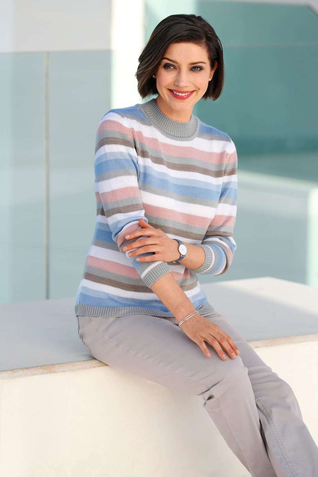 Свитер с воротником-стойкой Pullover