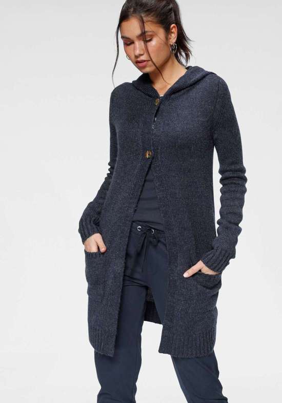 Кардиган с капюшоном, накладными карманами и широкими манжетами в рубчик.