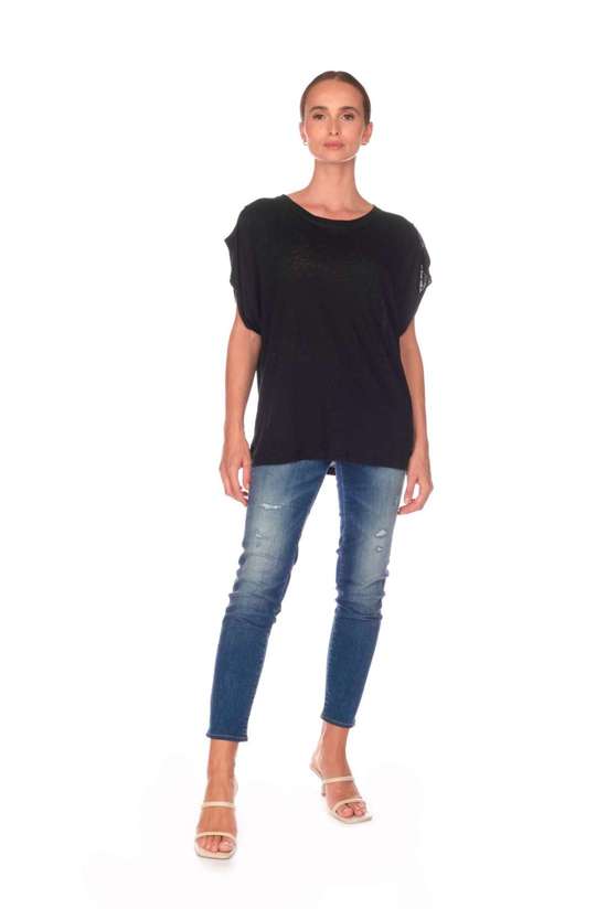 Футболка классического дизайна. MUFLIER