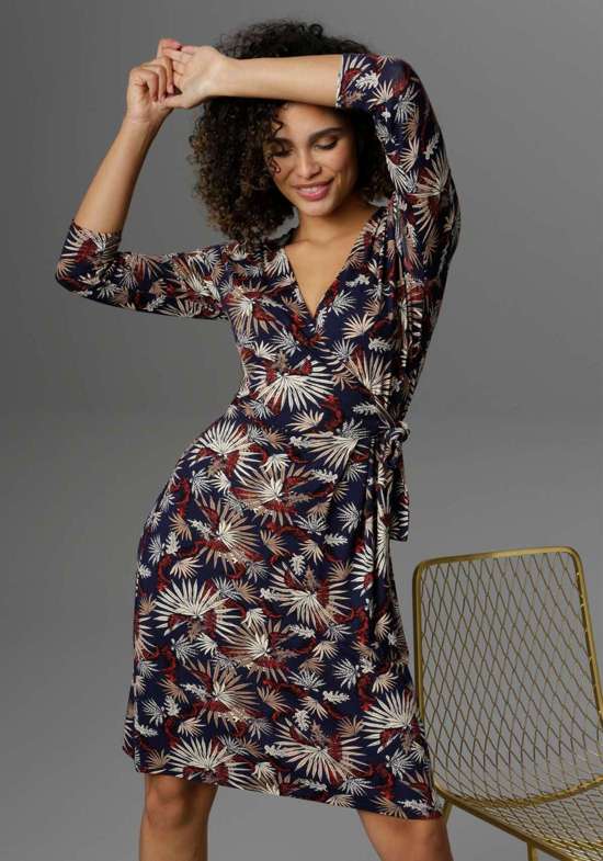 Платье из джерси с вырезом на запах и завязывающимся ремешком