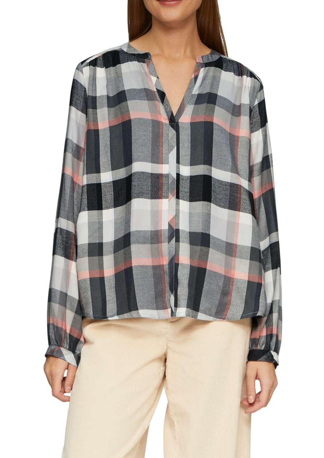 Блузка с длинными рукавами и клетчатым узором