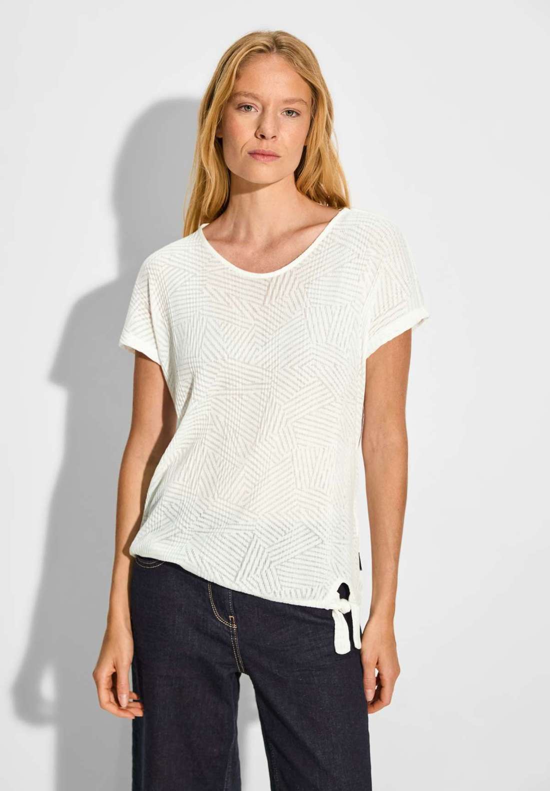 футболка с V-образным вырезом