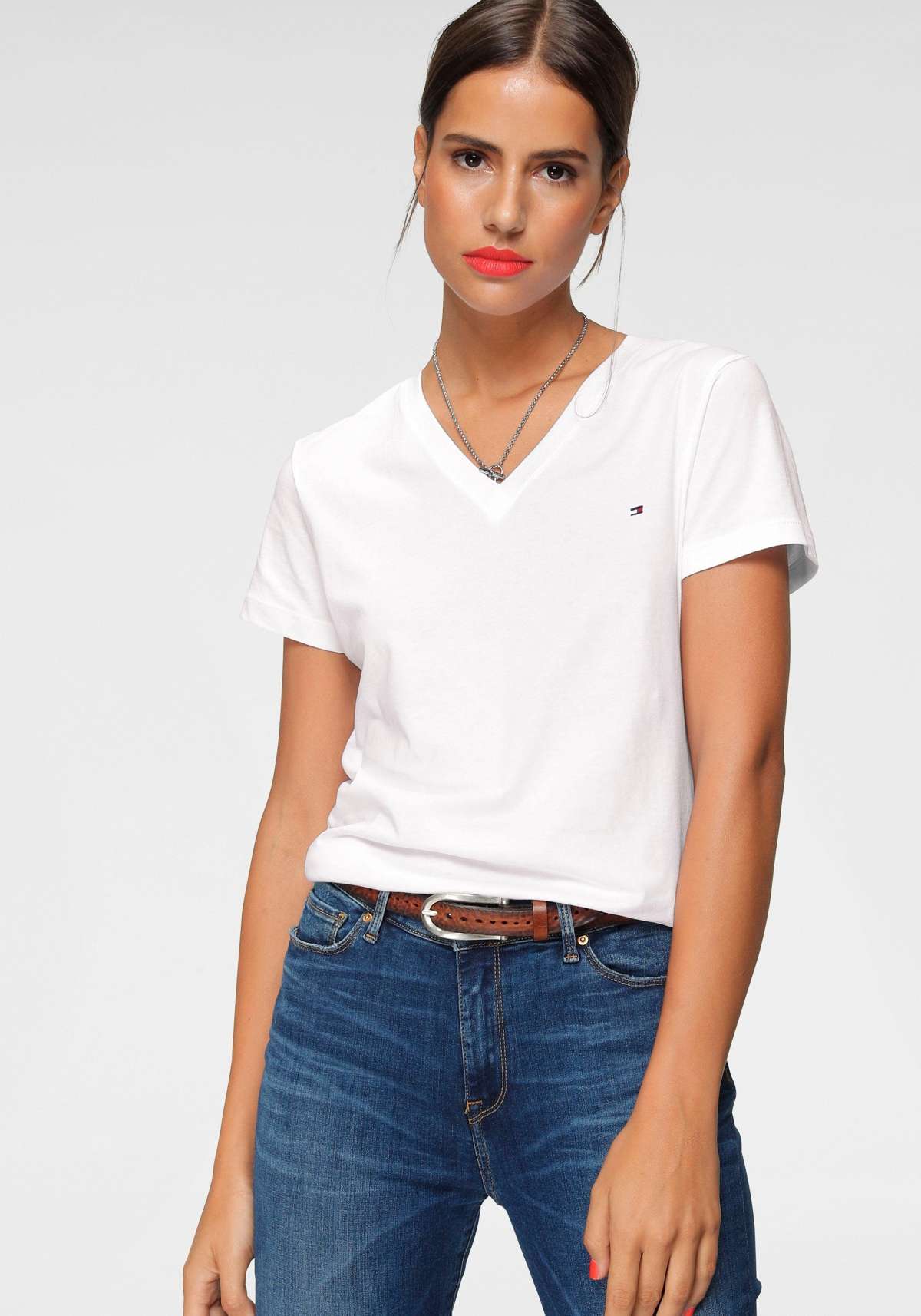 Футболка с логотипом Tommy Hilfiger на груди. HERITAGE V-NK TEE