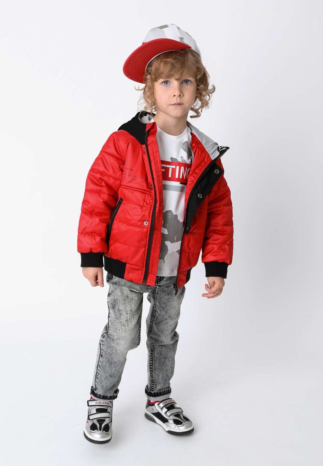 Стеганая куртка, с капюшоном и трикотажными манжетами