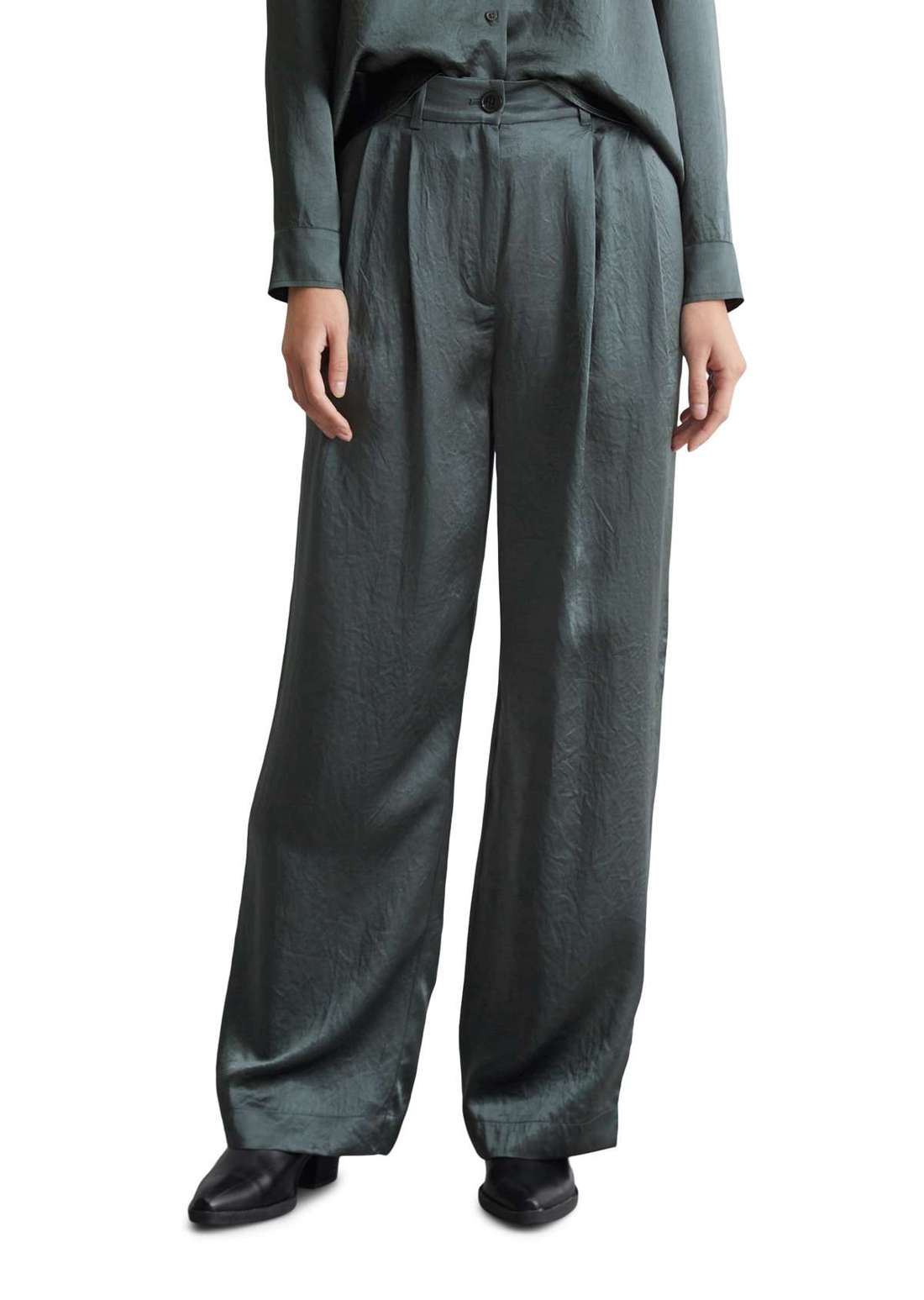 Чинос aus Naia™ Satin in Crinkle-Qualität