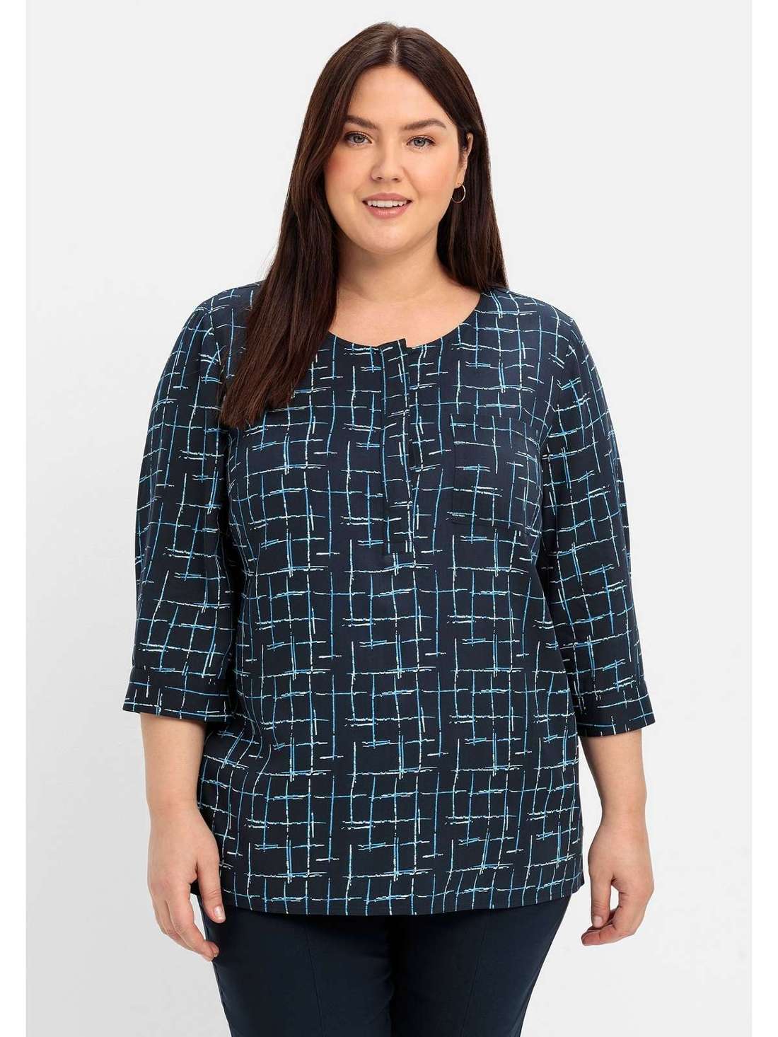 Туника с рукавами 3/4 и графическим принтом по всей поверхности. Große Größen