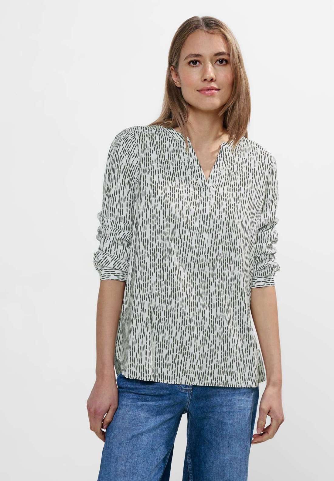 Блузка с длинными рукавами и функцией отворота.