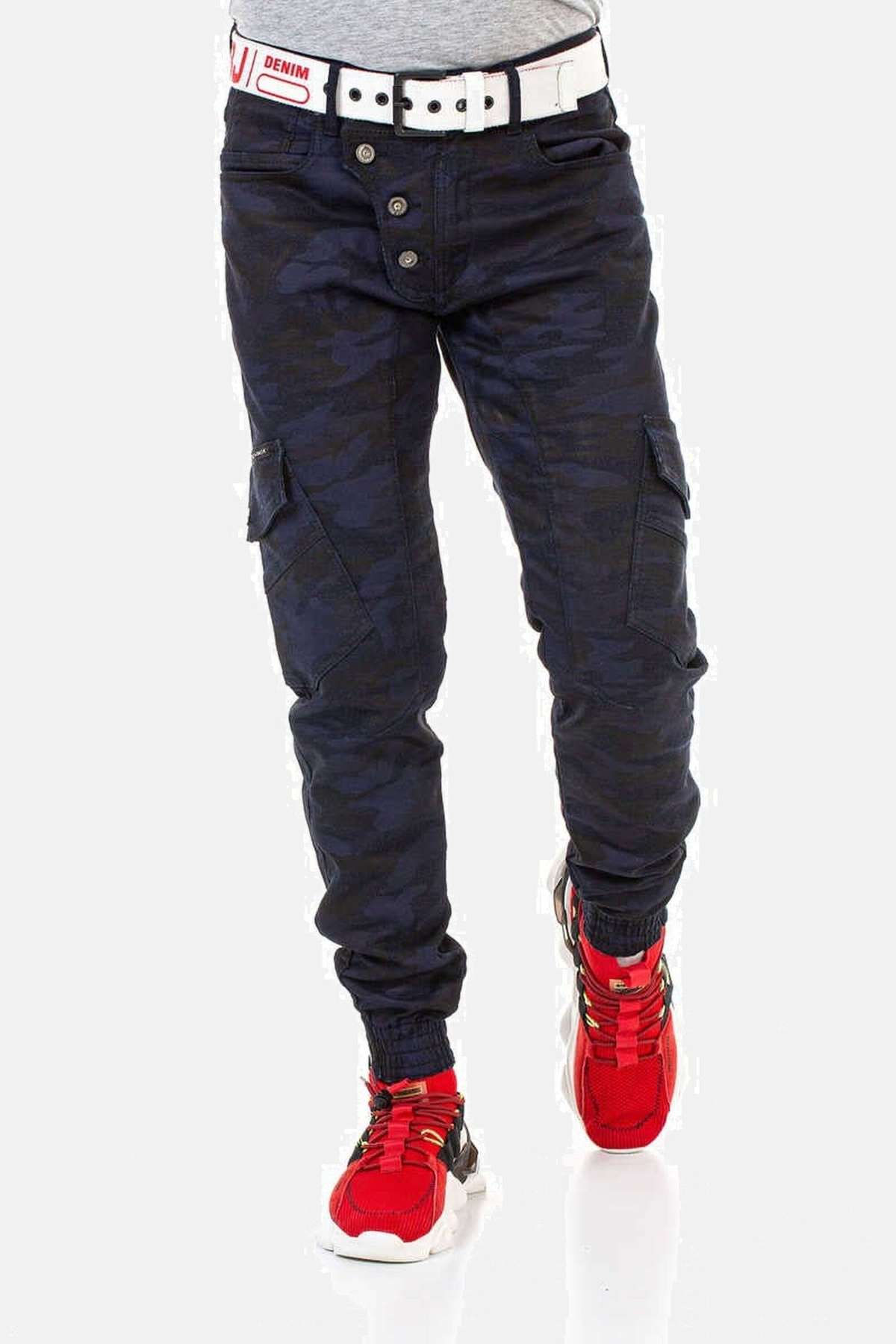 Джинсы с пятью карманами и большими карманами-карго. Jeans