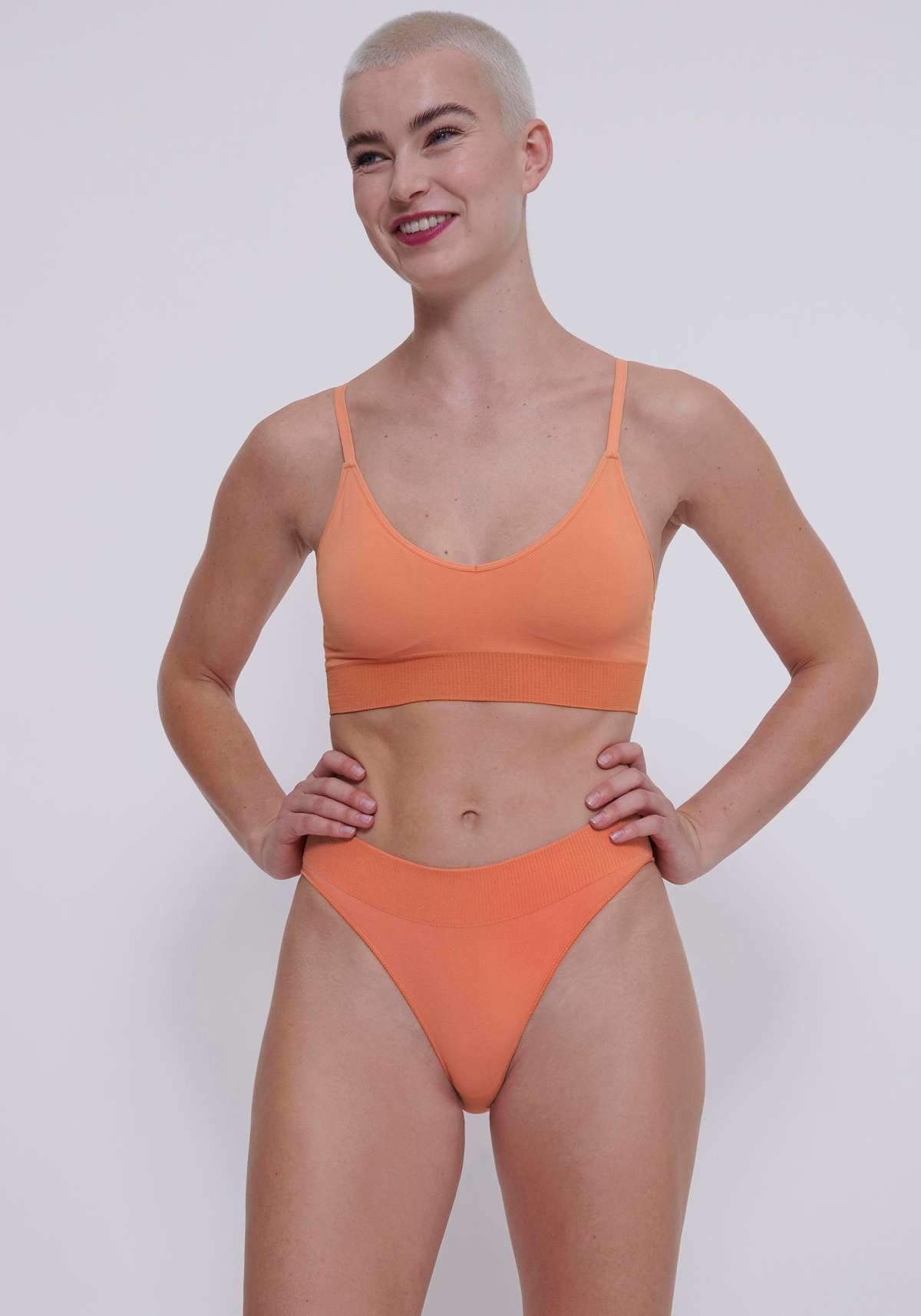 Бюстгальтер без косточек EVER Infused Multi Vit Bralette