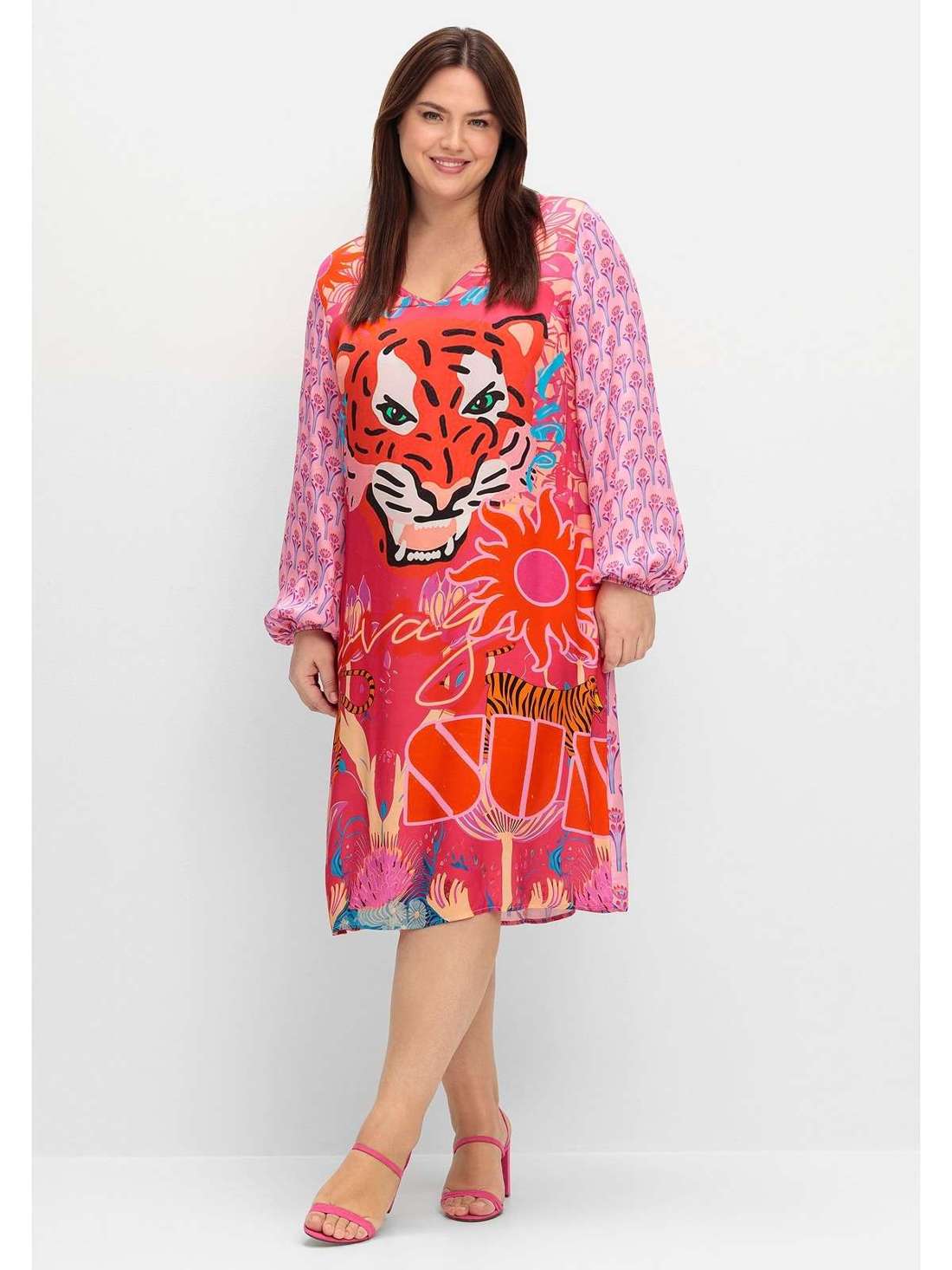 Летнее платье с великолепным сочетанием узоров Große Größen