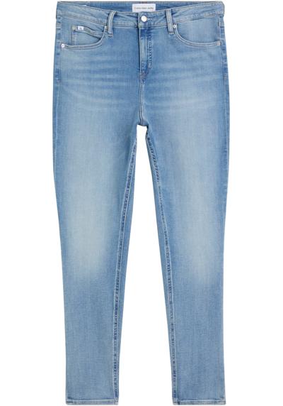 Джинсы скинни, джинсы предлагаются разной ширины.
