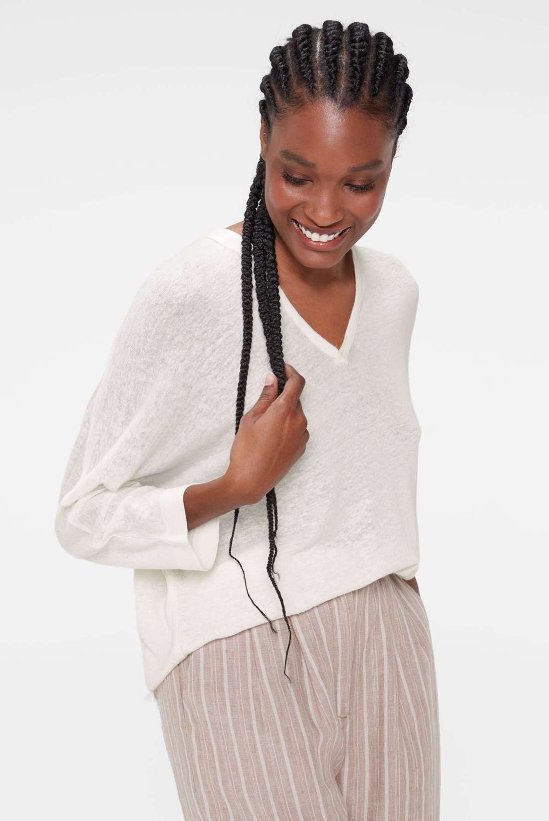 Рубашка с рукавом 3/4 и легкой прозрачностью.