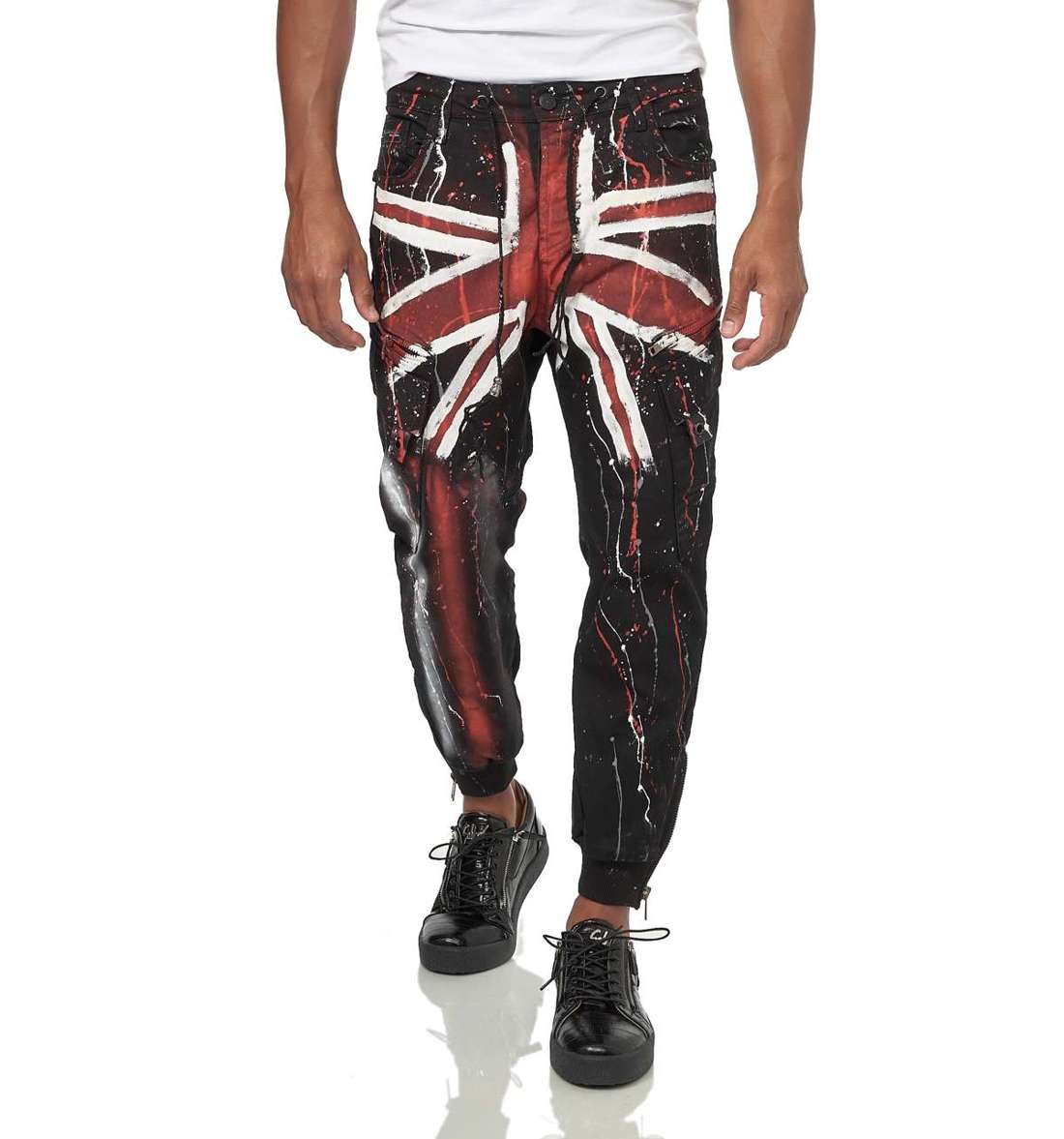 Брюки-карго с модными цветовыми акцентами