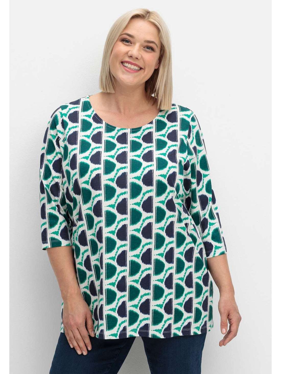 Рубашка с рукавом 3/4 и графичным рисунком в стиле ретро. Große Größen