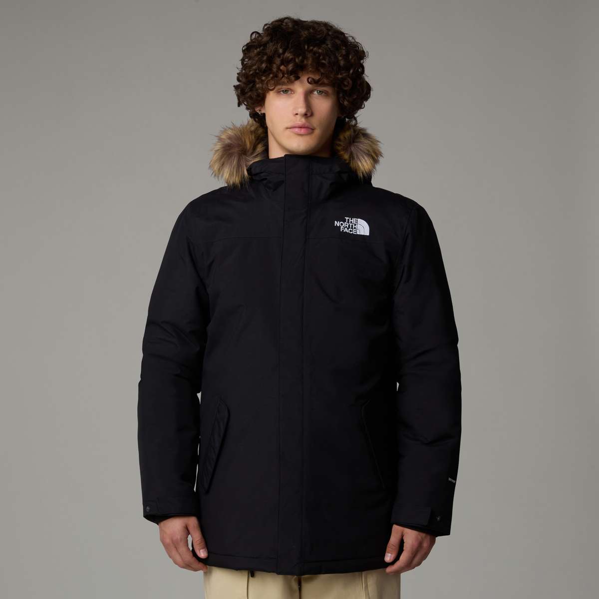 Функциональная куртка с капюшоном с вышитым логотипом. ZANECK JACKET