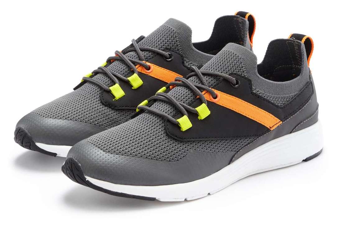 Кроссовки спортивного вида