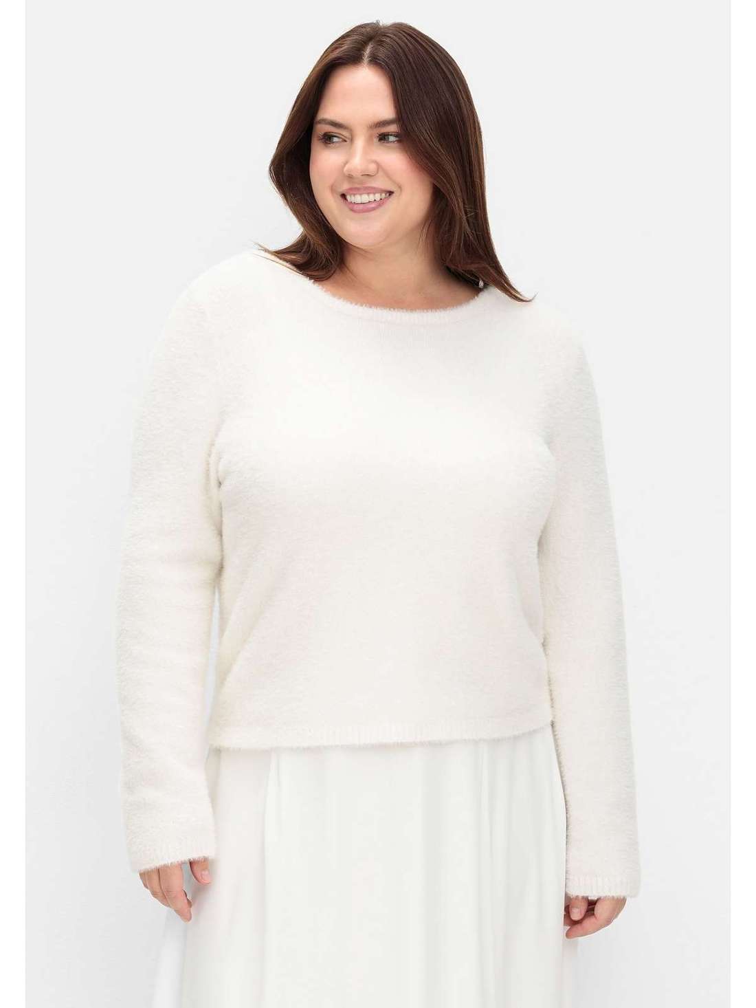 Свитер с круглым вырезом и глубоким V-образным вырезом сзади. Große Größen