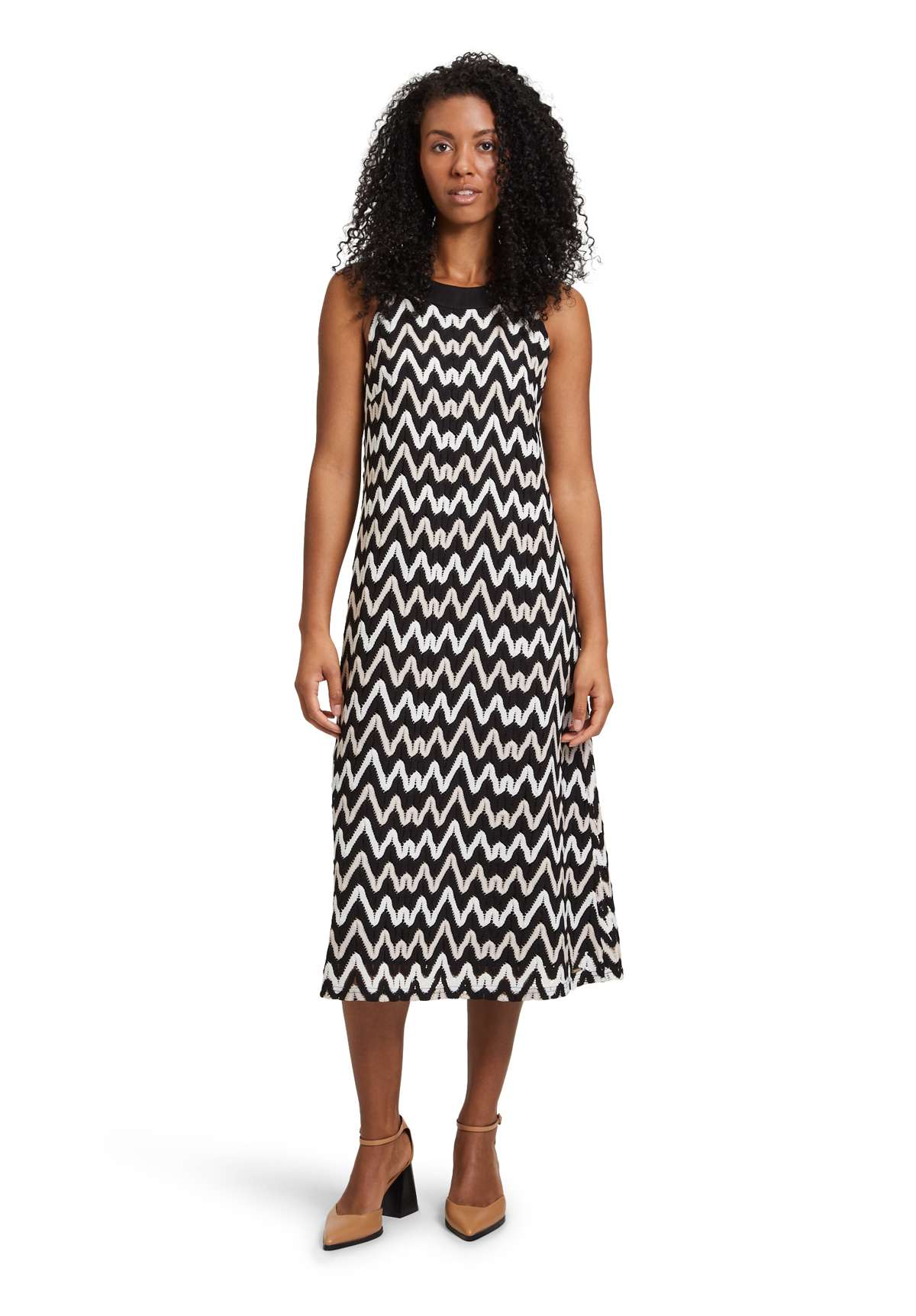 платье с лямкой на шее Betty & Co Neckholder Kleid ohne Arm