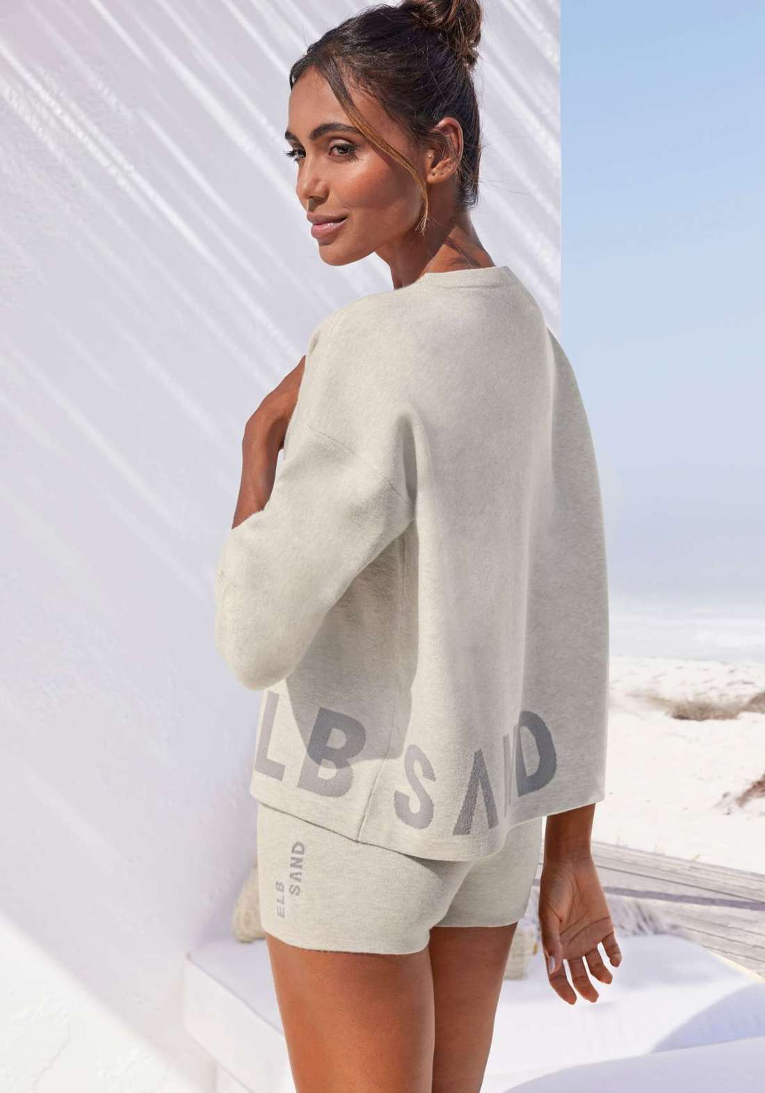 Вязаный свитер