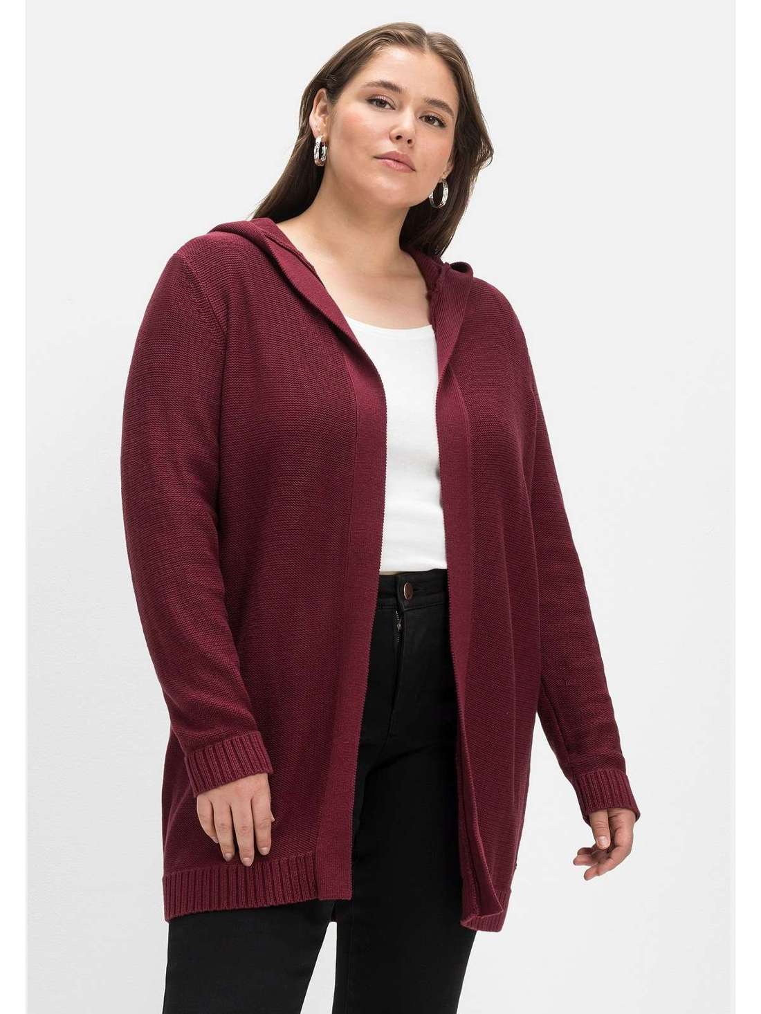 Длинный кардиган с капюшоном изнаночной вязкой. Große Größen