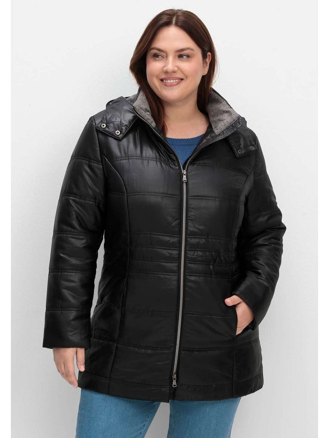 Стеганая куртка с капюшоном и фланелевыми деталями Große Größen