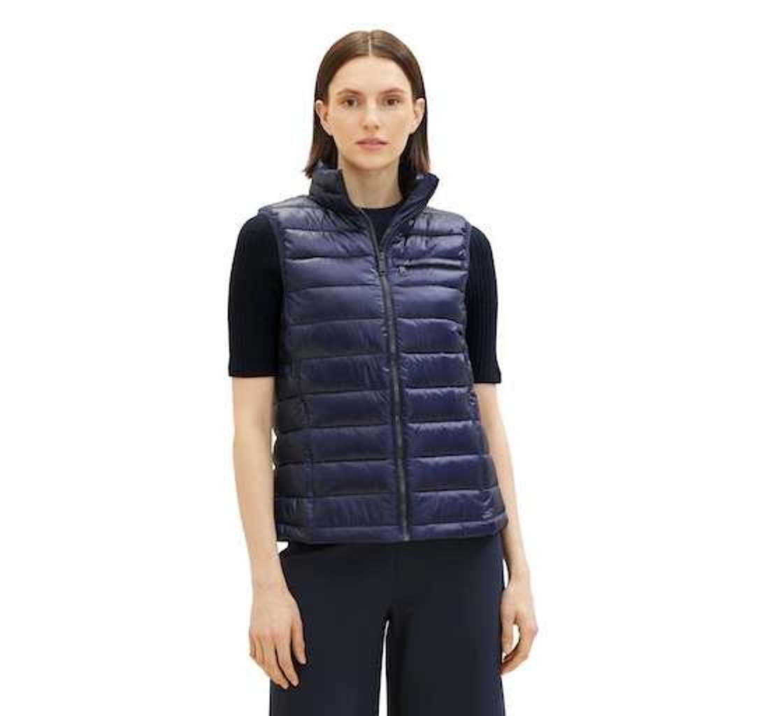 Стеганый жилет с воротником стойкой