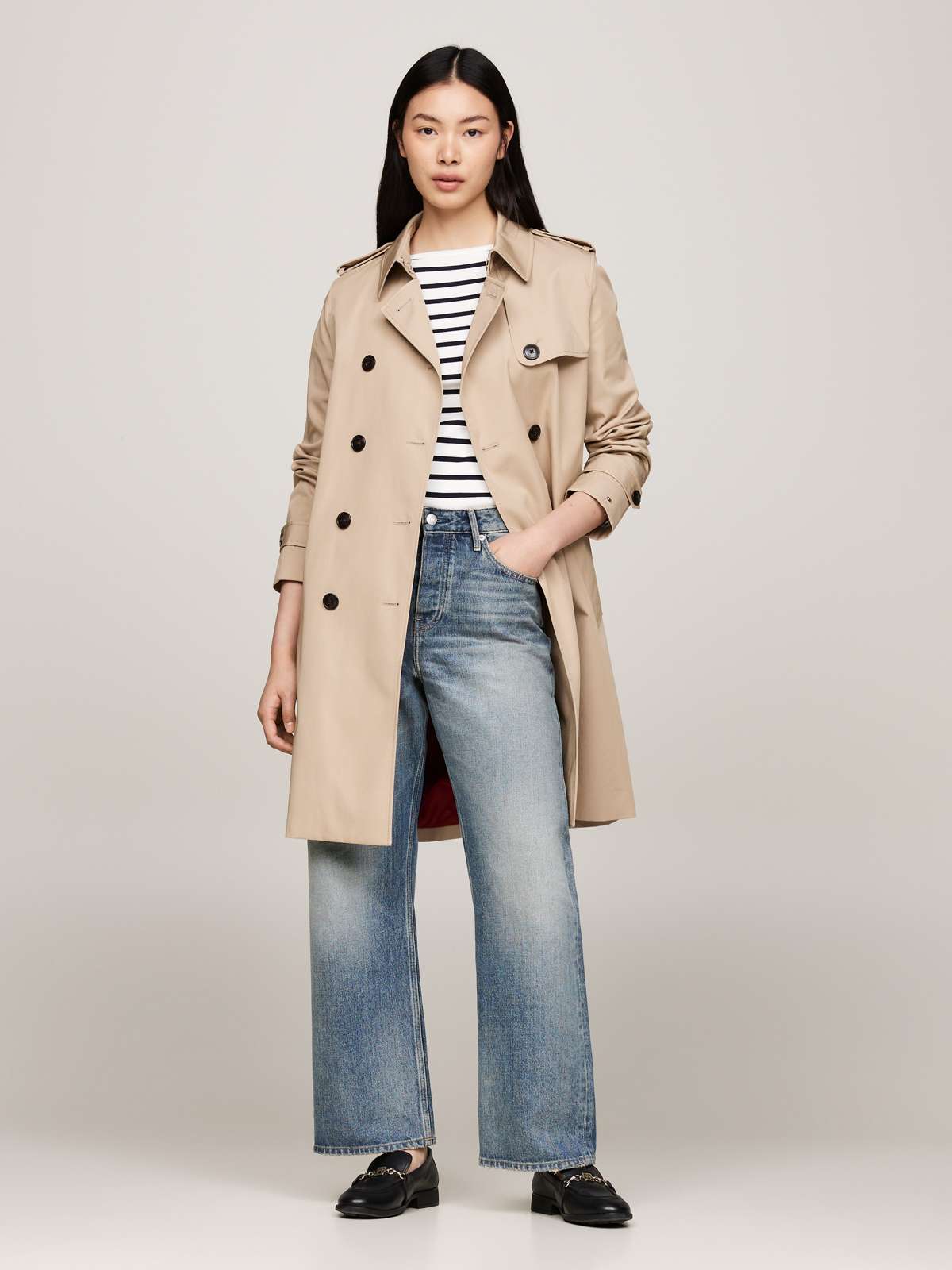 Тренч с типичными деталями тренча. COTTON DB SLIM FIT TRENCH